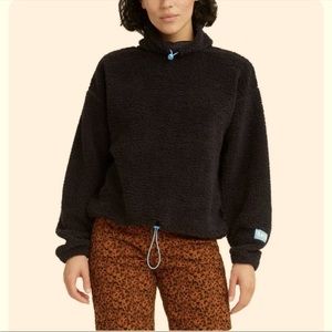 NWT women Levi’s Aura plush sherpa logo pullover